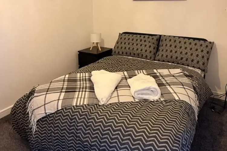 2 Bed - Sleeps 6 - Free Parking