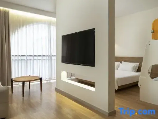 Deluxe Family Suite