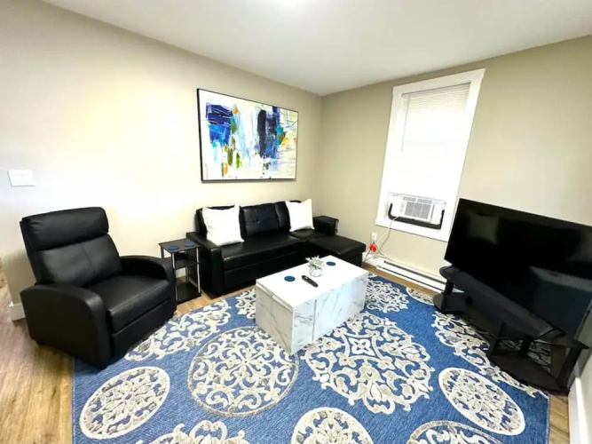 Cozy Unit King bed Laundry