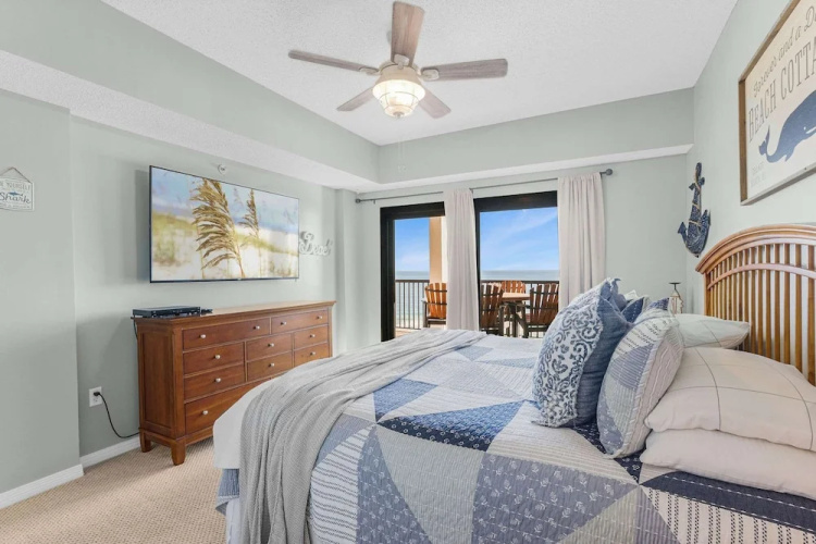Palms 915- Premier Beachfront Condo
