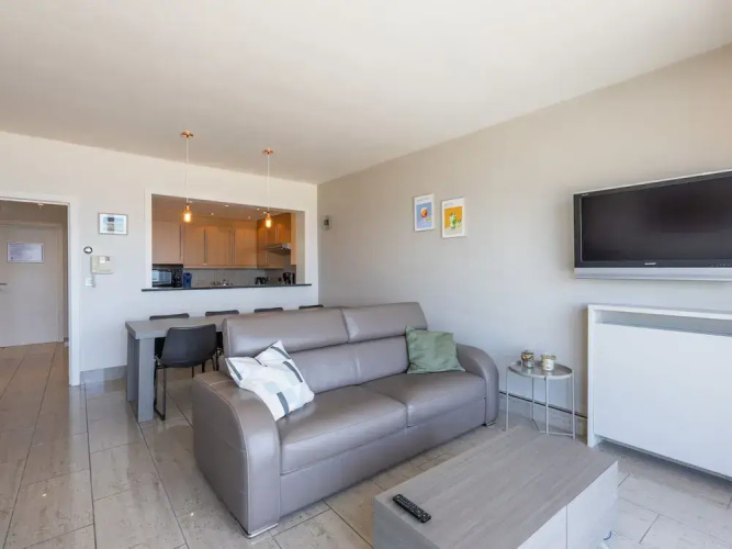 Apartment in Zeedijk With Sea View
