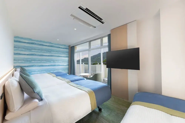 Superior Quadruple room with land view