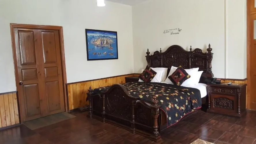 Pine Top Hotel