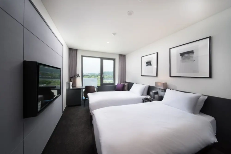 Premier Twin room