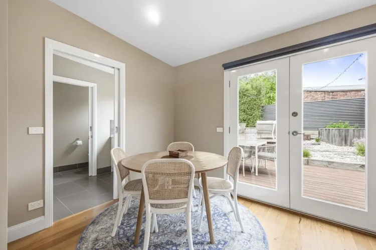 Lovely 3-bed With Alfresco Dining in Prime Suburb