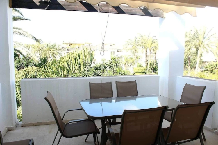2 Bedrooms Apartment with garden view