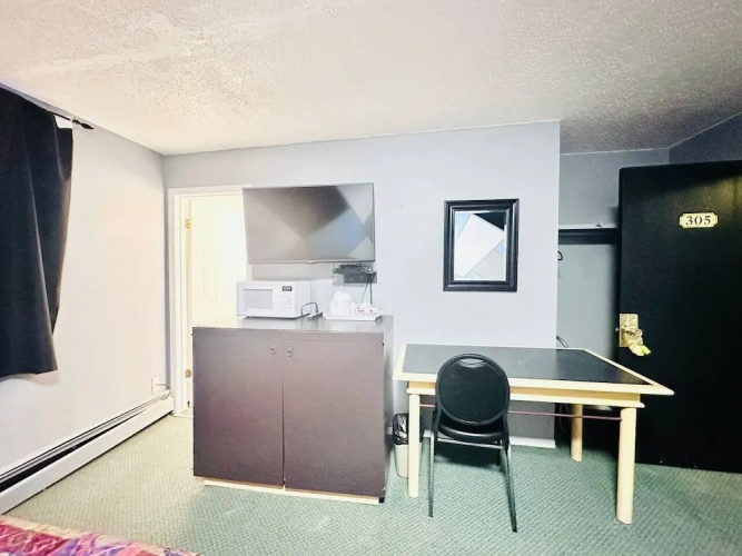Grizzly Motor Hotel