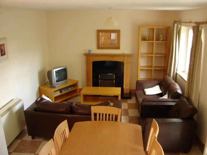4 Bedrooms Cottage