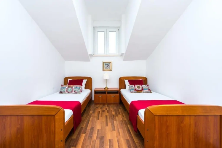 2 Bedrooms Apartment with balcony and with sea view