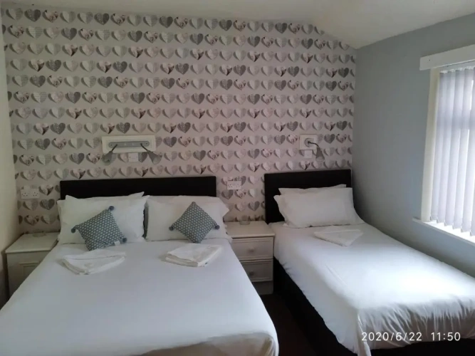 Standard Triple room