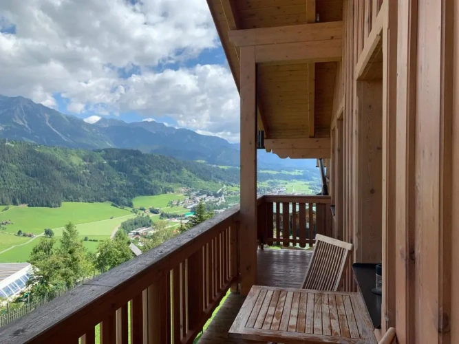 3 Bedrooms Apartment
