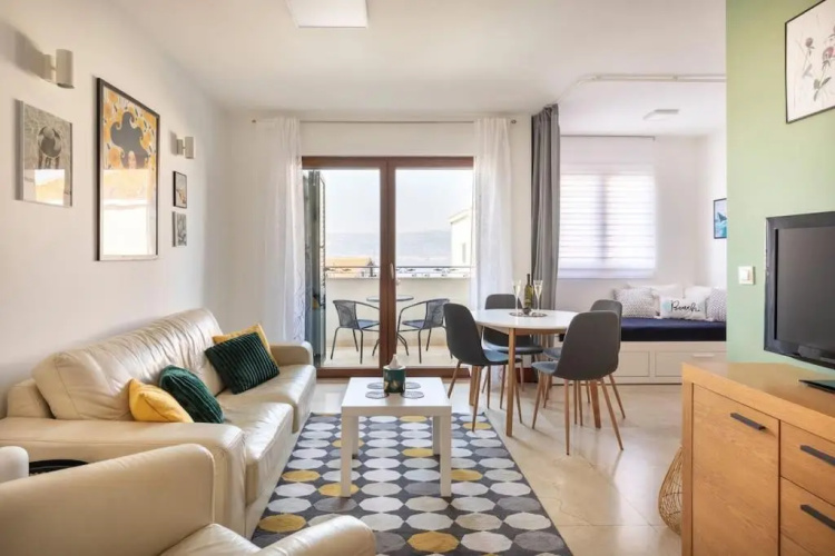 SeaEsta apartment Pool and Beach