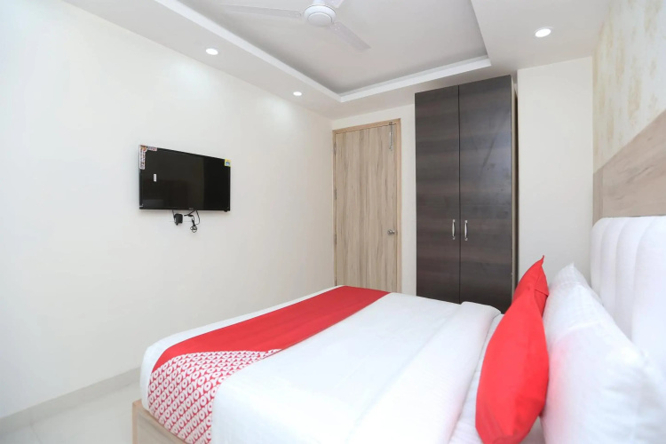 Capital O 18853 Hotel Mega