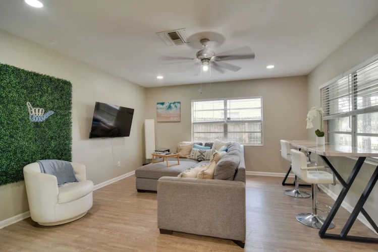 2 Bedrooms Apartment