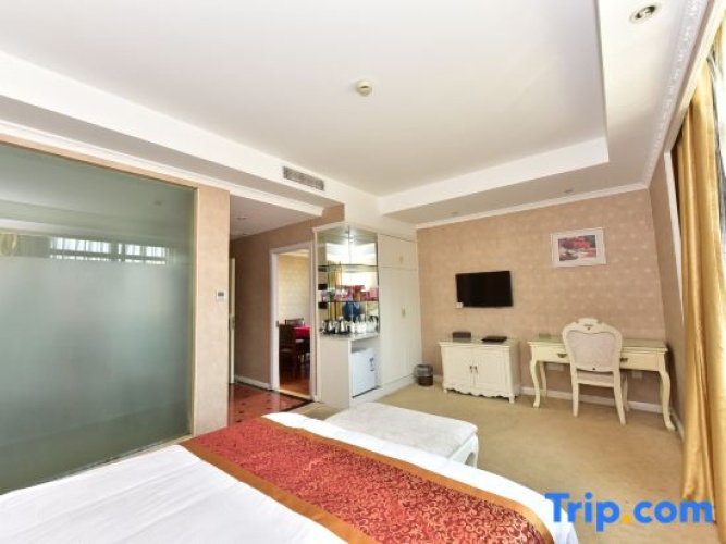 Business Quadruple room