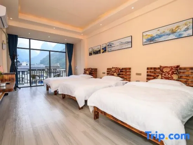 Standard Triple room with balcony and with view