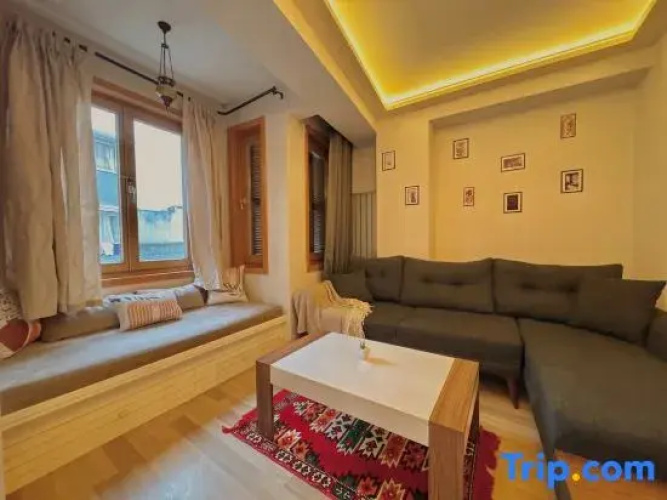 Taksim Square—1BR Deluxe Suite 03