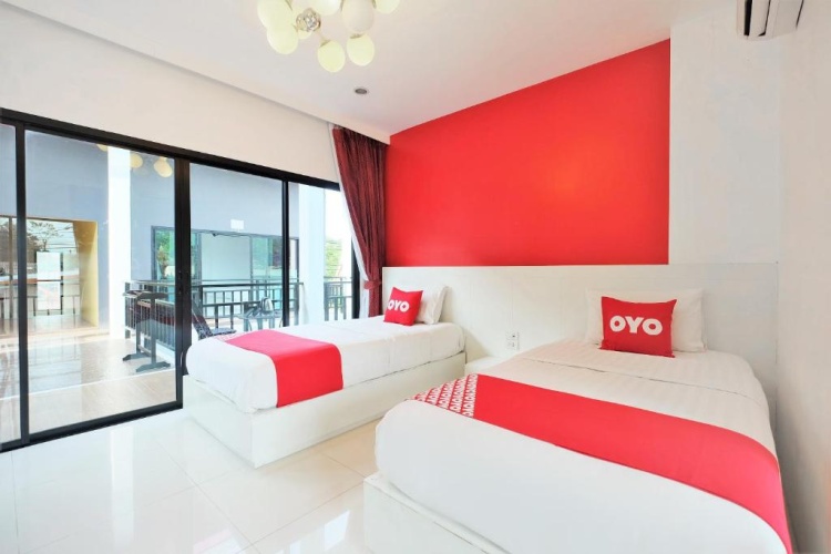 Standard Twin room with pool view