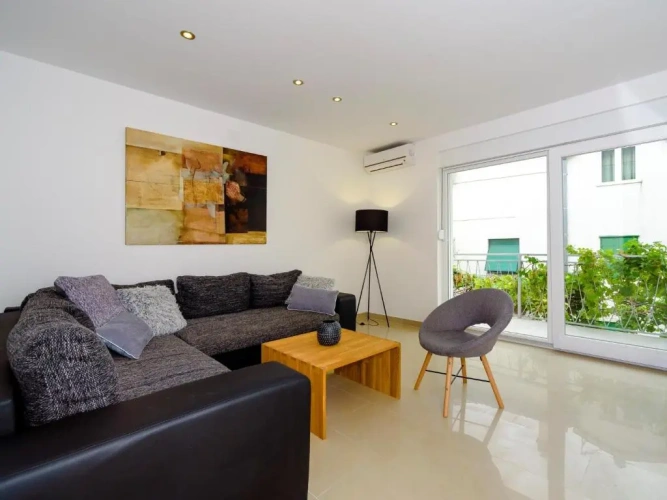 3 Bedrooms Apartment
