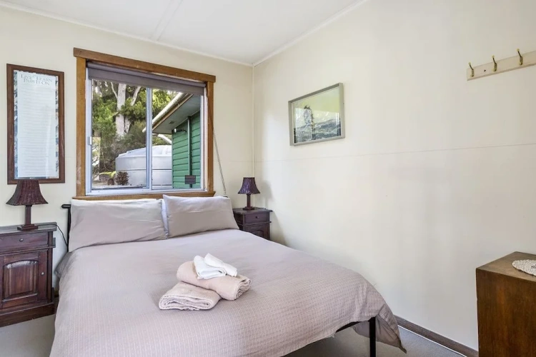3 Bedrooms Cottage beachfront