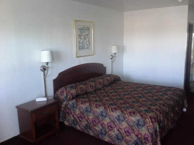 Economy Inn Holland