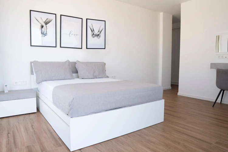 3 bdr aprt, best seaview, rooftop pool - LCGR