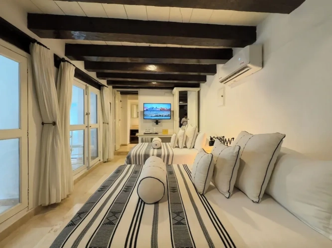Junior Suite with balcony and with courtyard view