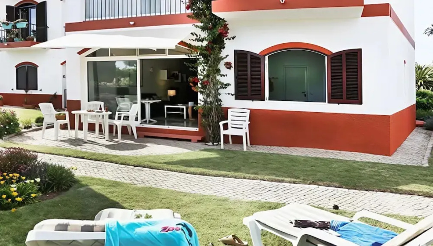 Casa Albardeira at Meia Praia
