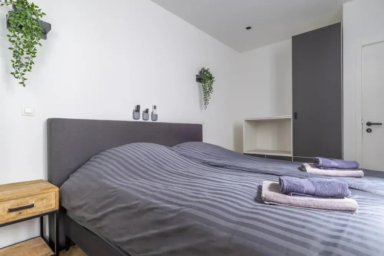 Modern Antwerp Getaway App - Heart d Anvers