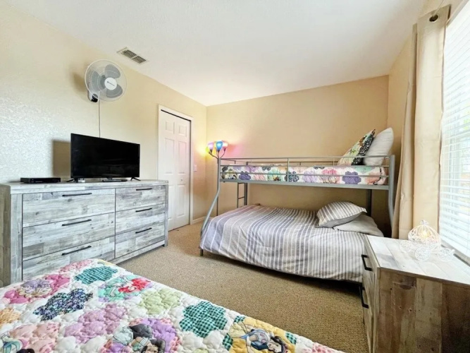 Regal Getaway 4 Bedroom Townhouse by RedAwning