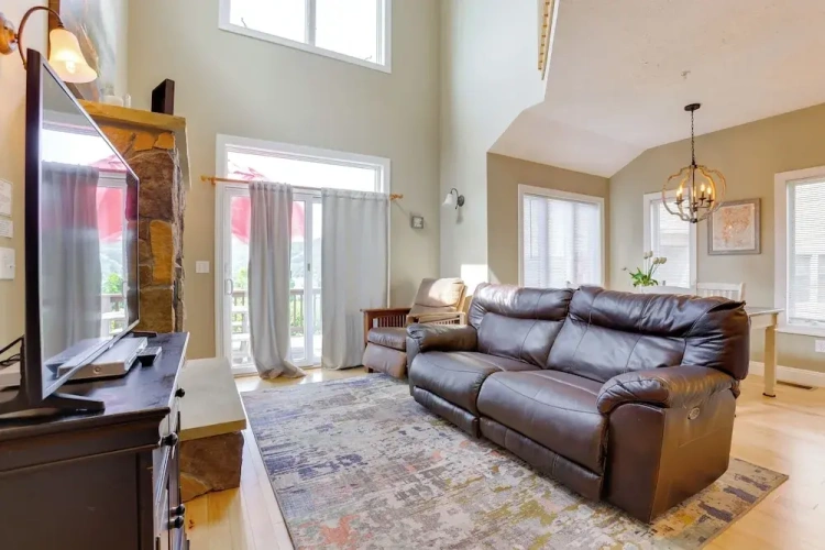 4 Bedrooms Apartment