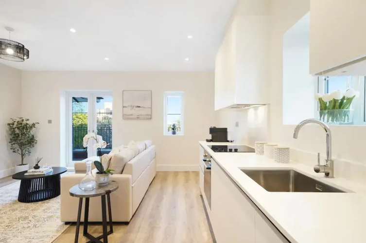 105B Beechwood Grove Flat