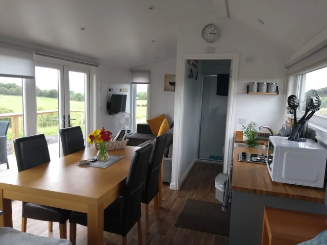 Cleeves Cabins, Ailsa Luxury Lodge With hot tub
