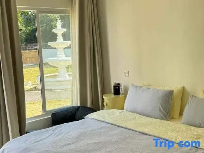 5 Bedrooms Villa