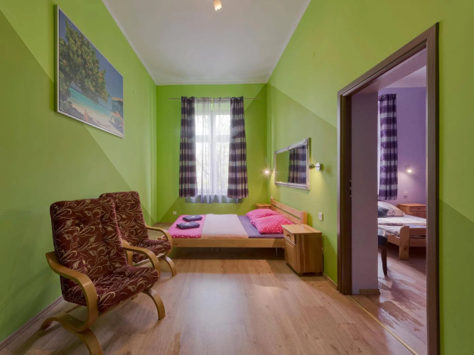 70s Hostel