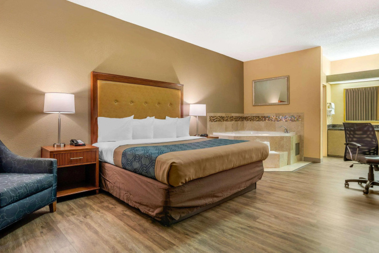 Econo Lodge Inn & Suites Foley - North Gulf Shores