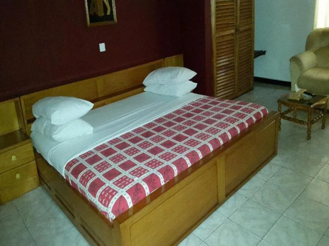 Sir Max Hotel