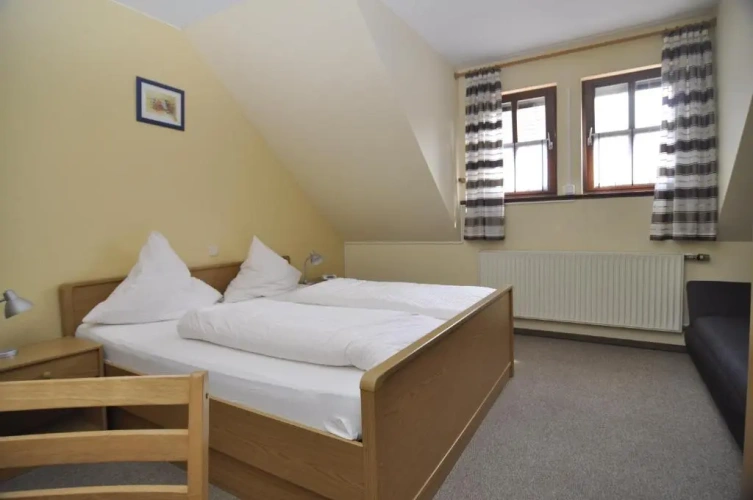 Standard Triple room