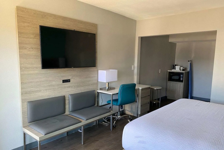 Travelodge by Wyndham LAX