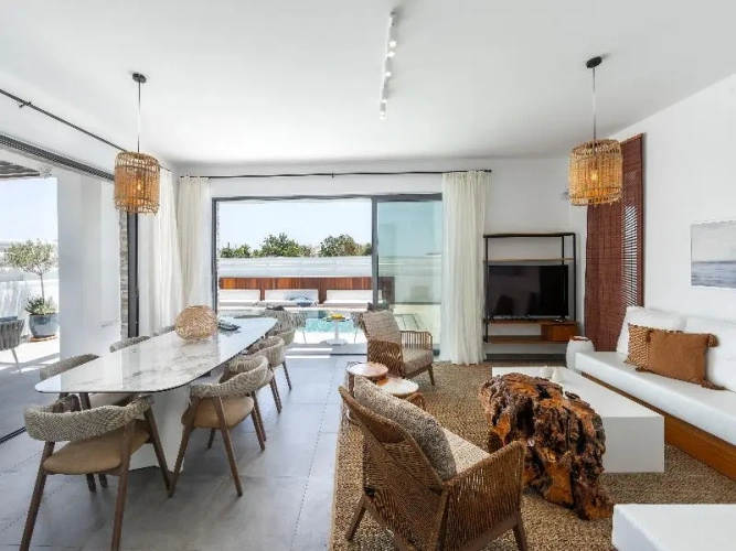 3 Bedrooms Villa with balcony
