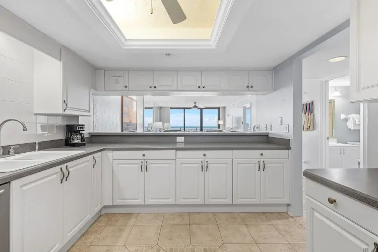 Sherwin Condominium 1702