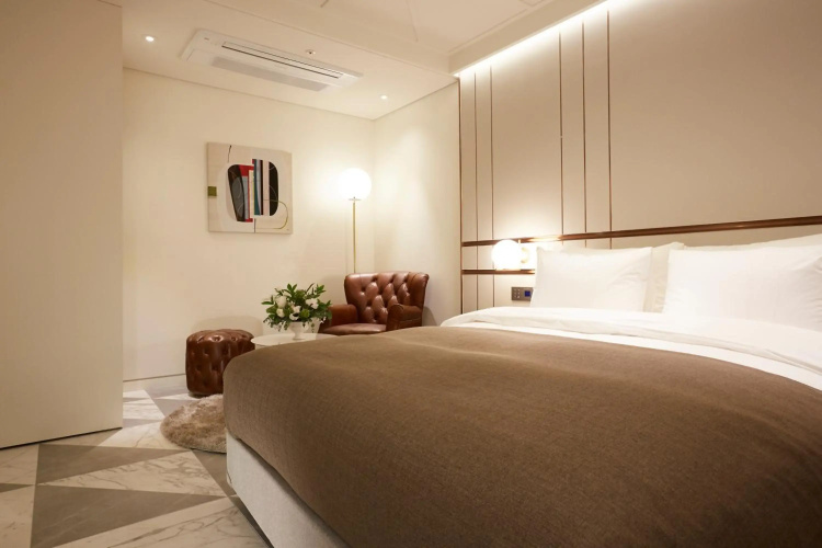 9 Brick Hotel