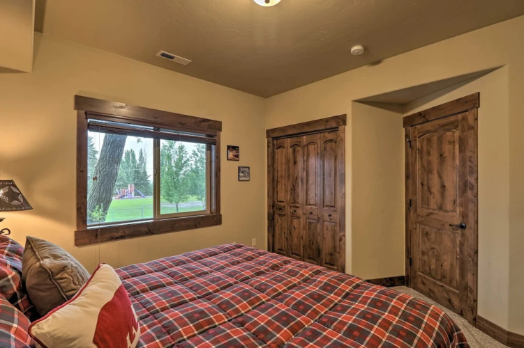Walkable Bigfork Townhome: Fish, Hike & Ski!