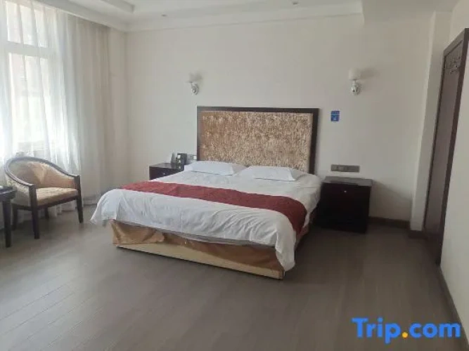 2 Bedrooms Triple Suite