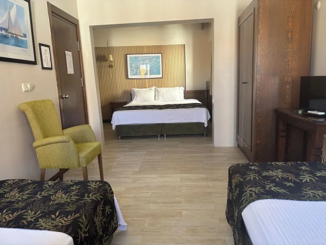 Deluxe Quadruple room