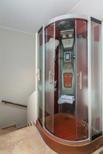 2 Bedrooms Quadruple Apartment with balcony