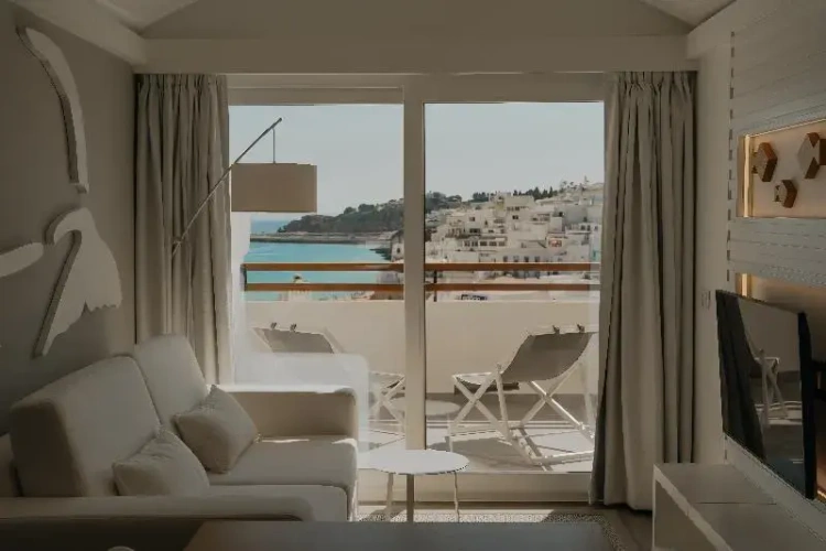2 Bedrooms Deluxe Apartment
