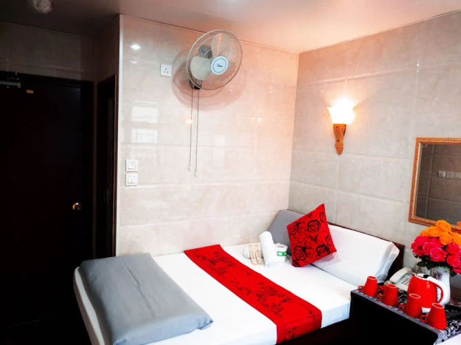 Oriental Pearl Kowloon Budget Hostel