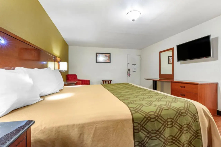 Rose City Inn & Suites