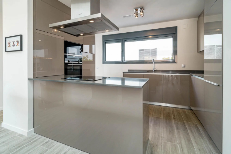 LMT46- Spacious townhouse modern style